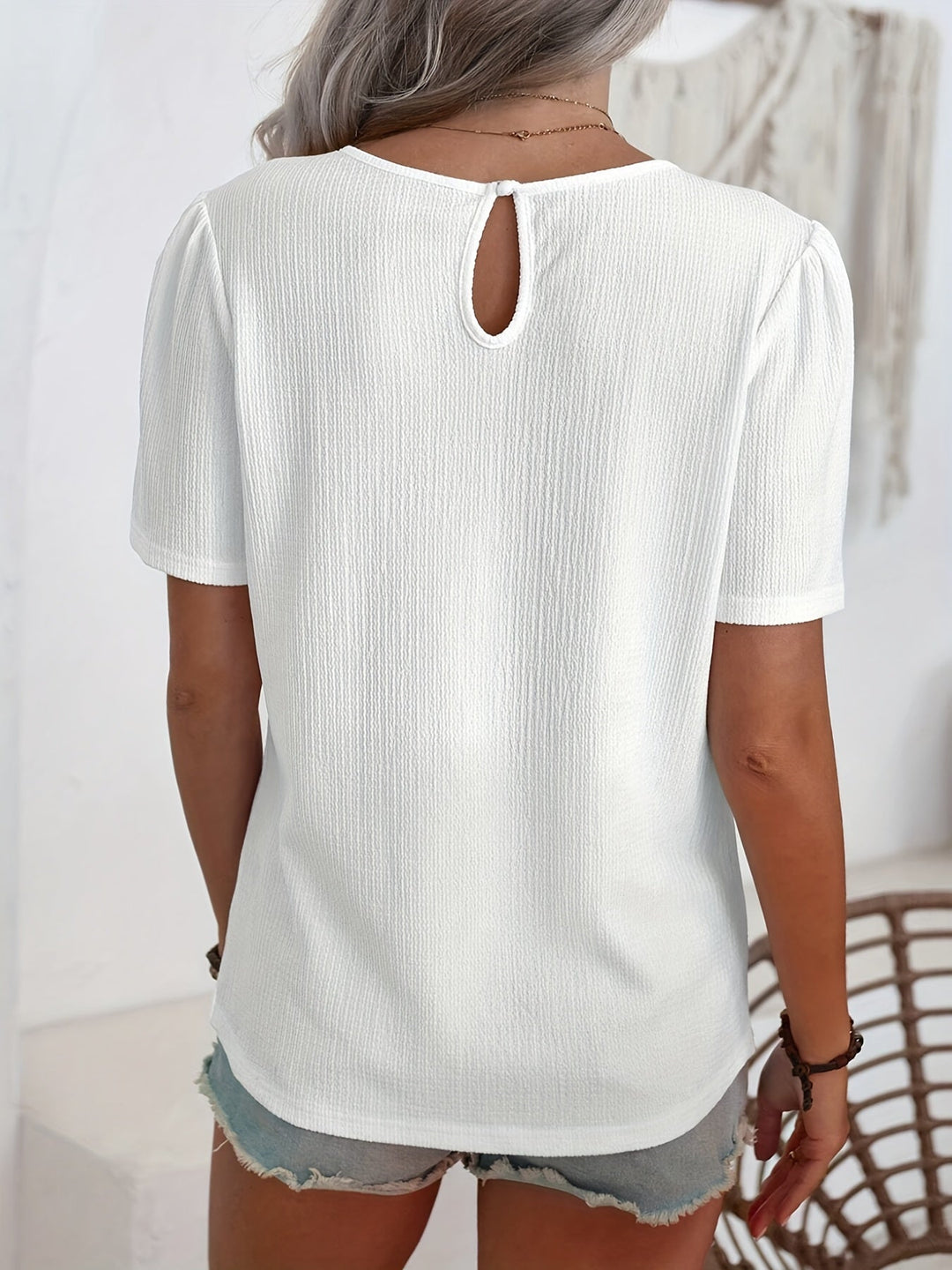 Noémie™ — T-shirt élégant à texture subtile