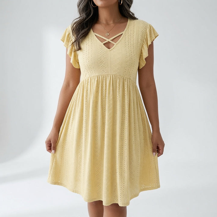 Lissette™ — Robe courte col V croisé manches volantées élégance estivale