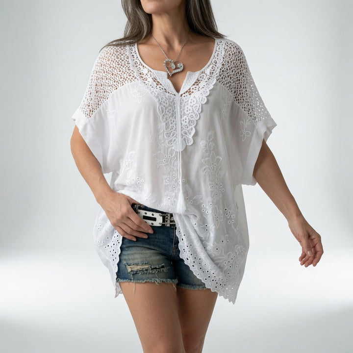 Brodérine™ — Blouse col V dentelle brodée manches courtes