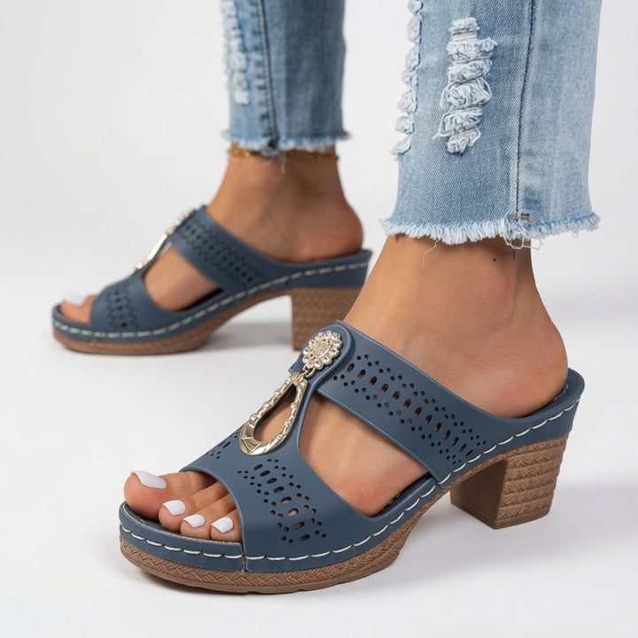 Jourdane™ — Mule talon bloc bout ouvert découpes décoratives boucle élégance estivale