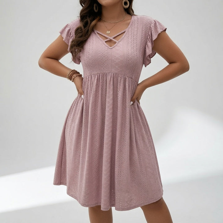 Lissette™ — Robe courte col V croisé manches volantées élégance estivale