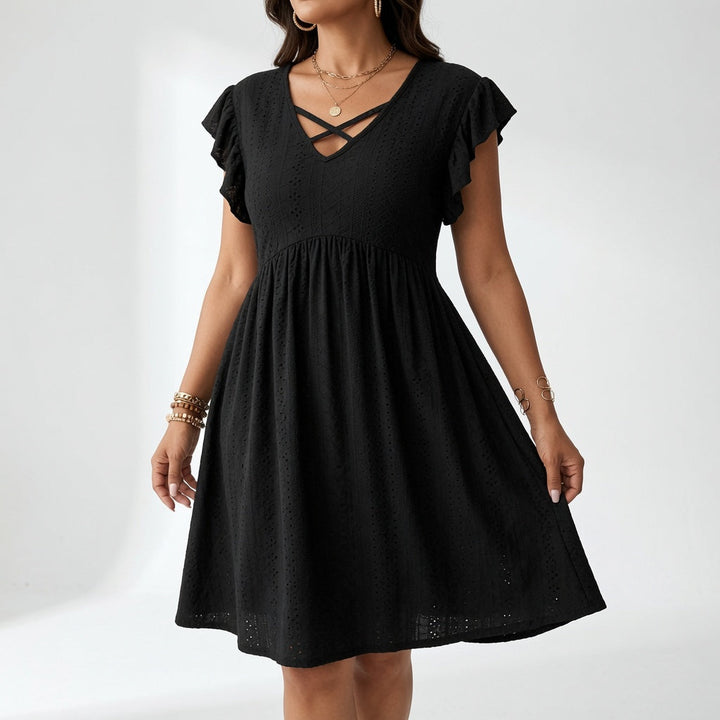 Lissette™ — Robe courte col V croisé manches volantées élégance estivale