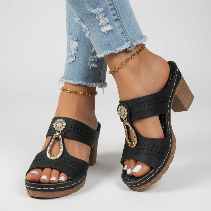 Jourdane™ — Mule talon bloc bout ouvert découpes décoratives boucle élégance estivale