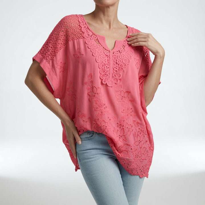 Brodérine™ — Blouse col V dentelle brodée manches courtes