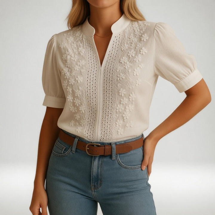 Aliénor™ — Blouse broderie anglaise col V raffinement naturel