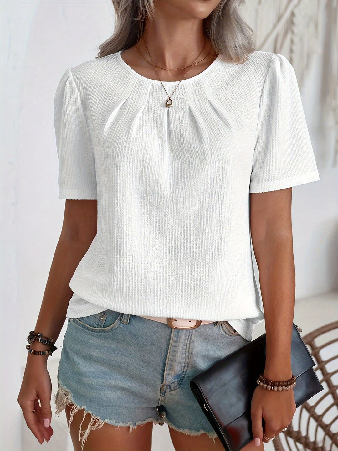 Noémie™ — T-shirt élégant à texture subtile