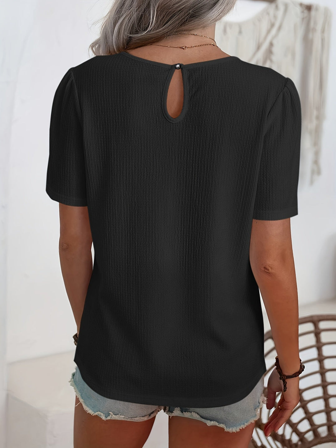 Noémie™ — T-shirt élégant à texture subtile