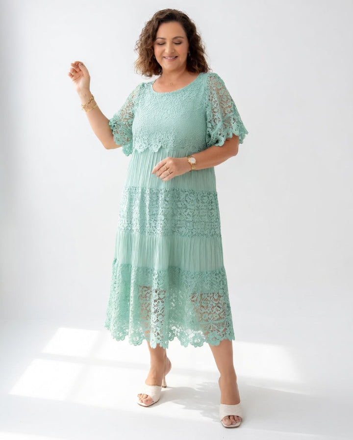 Clarisse™ — Robe midi élégante à dentelle délicate