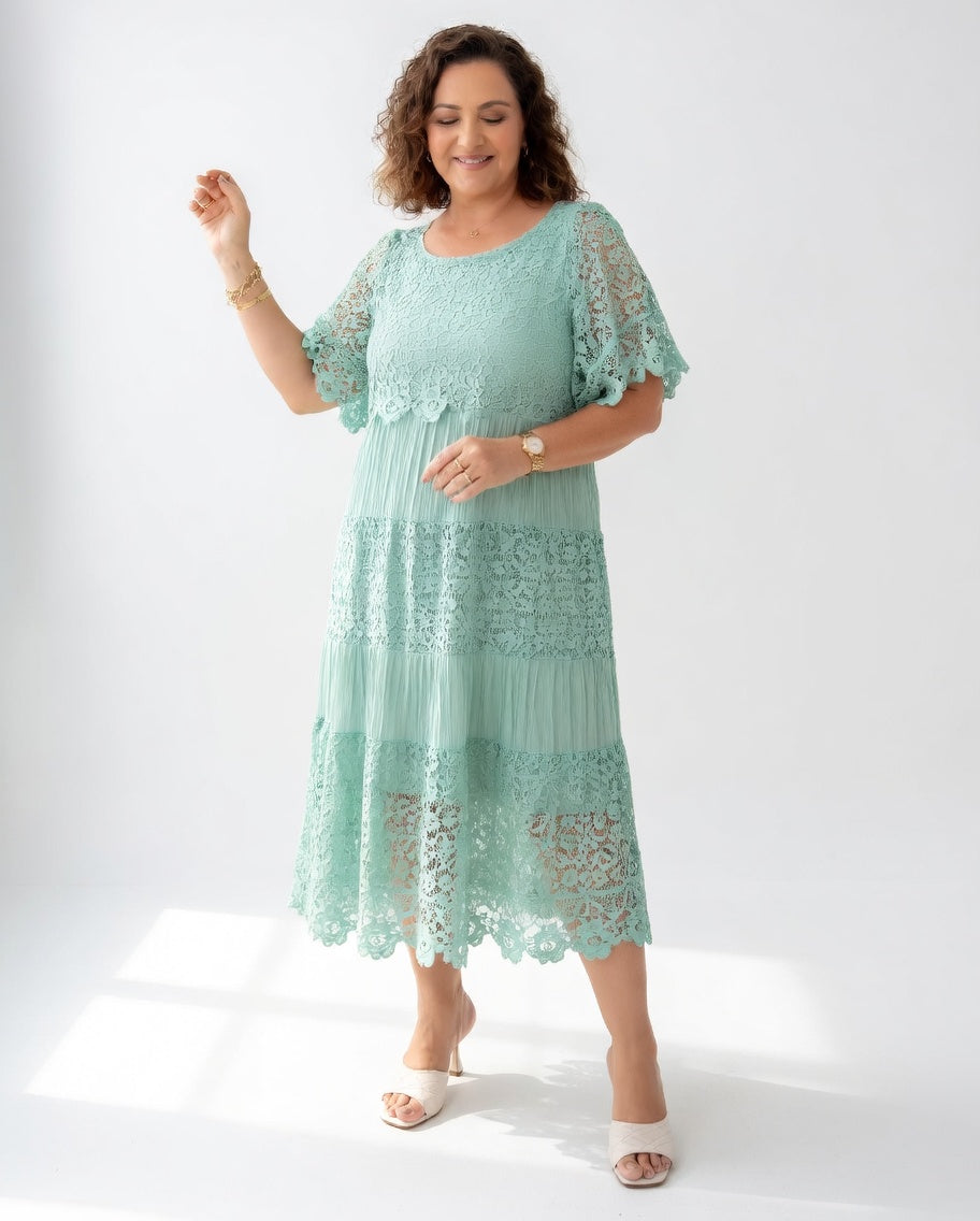 Clarisse™ — Robe midi élégante à dentelle délicate